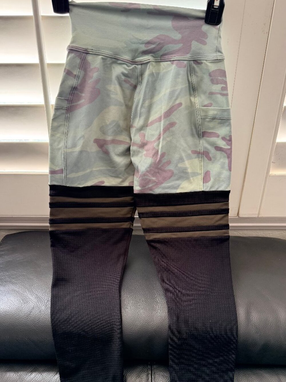 Camo Bombshell Leggings Size Small